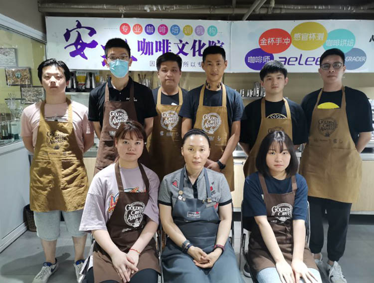 6月份中级咖啡师培训毕业照
